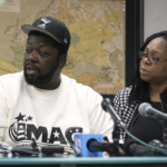 Muwaadin Liberiyaan ah oo Minnesota ku nool iyo qareenkiisa oo ka hadlayay kiis la xiriira socdaalka Mareykanka intii lagu jiray shir jaraa’id.